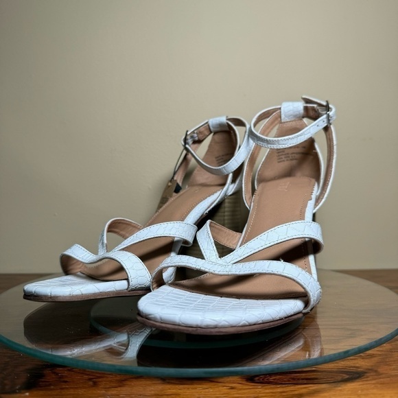 Crevo | Shoes | Nwob Crevo Womens Kaitlyn Block Heel Dress  Crevo Kaitlyn Block Heel Dress Sandal - white - size 8.5